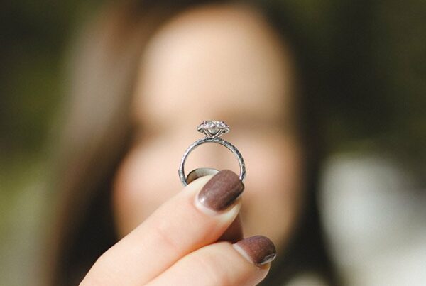 Cómo sorprender a tu pareja en la pedida de mano sorprender pedida mano 600x403 - Cómo sorprender a tu pareja en la pedida de mano